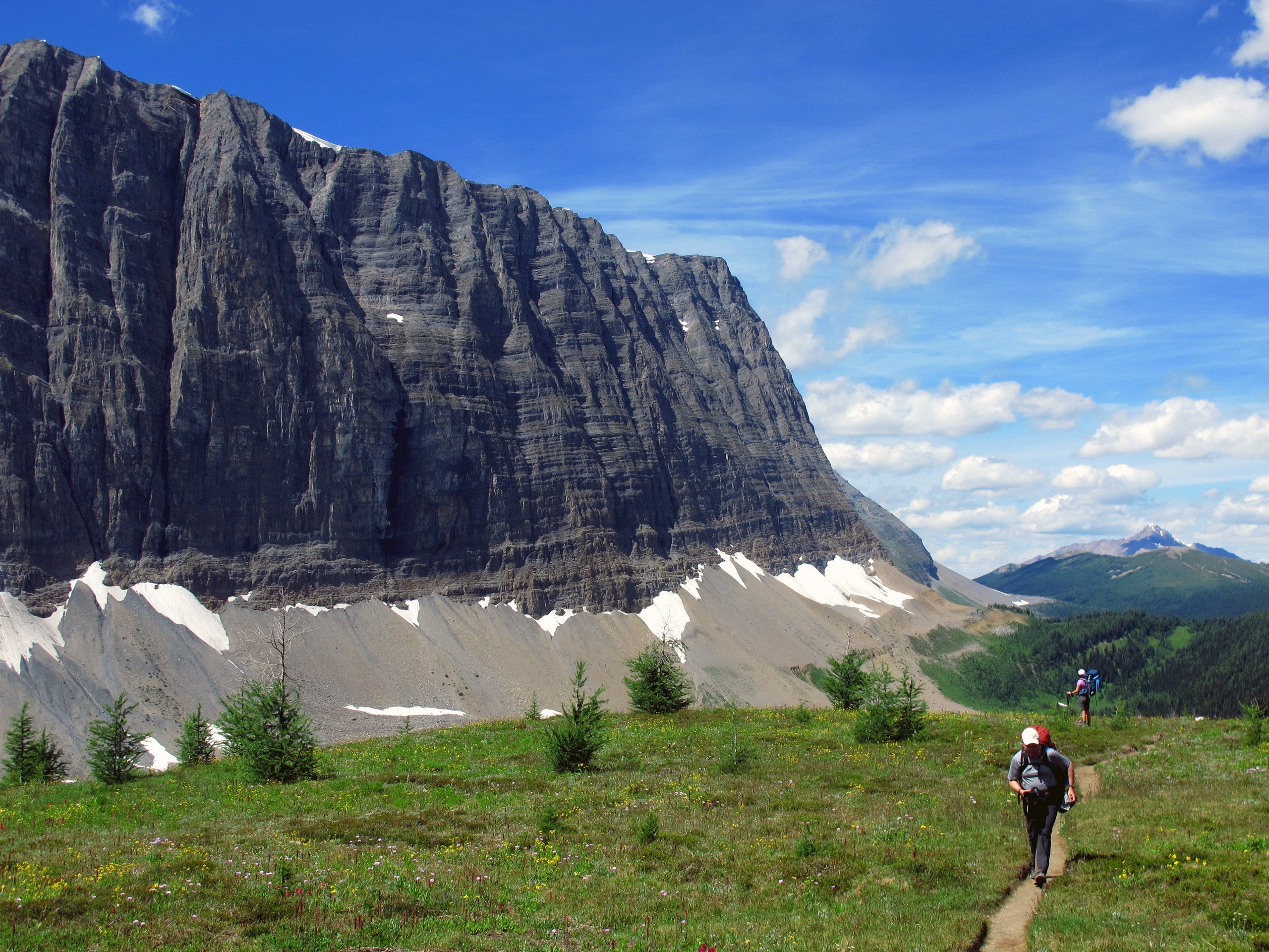 Hiking along the stunning Rockwall