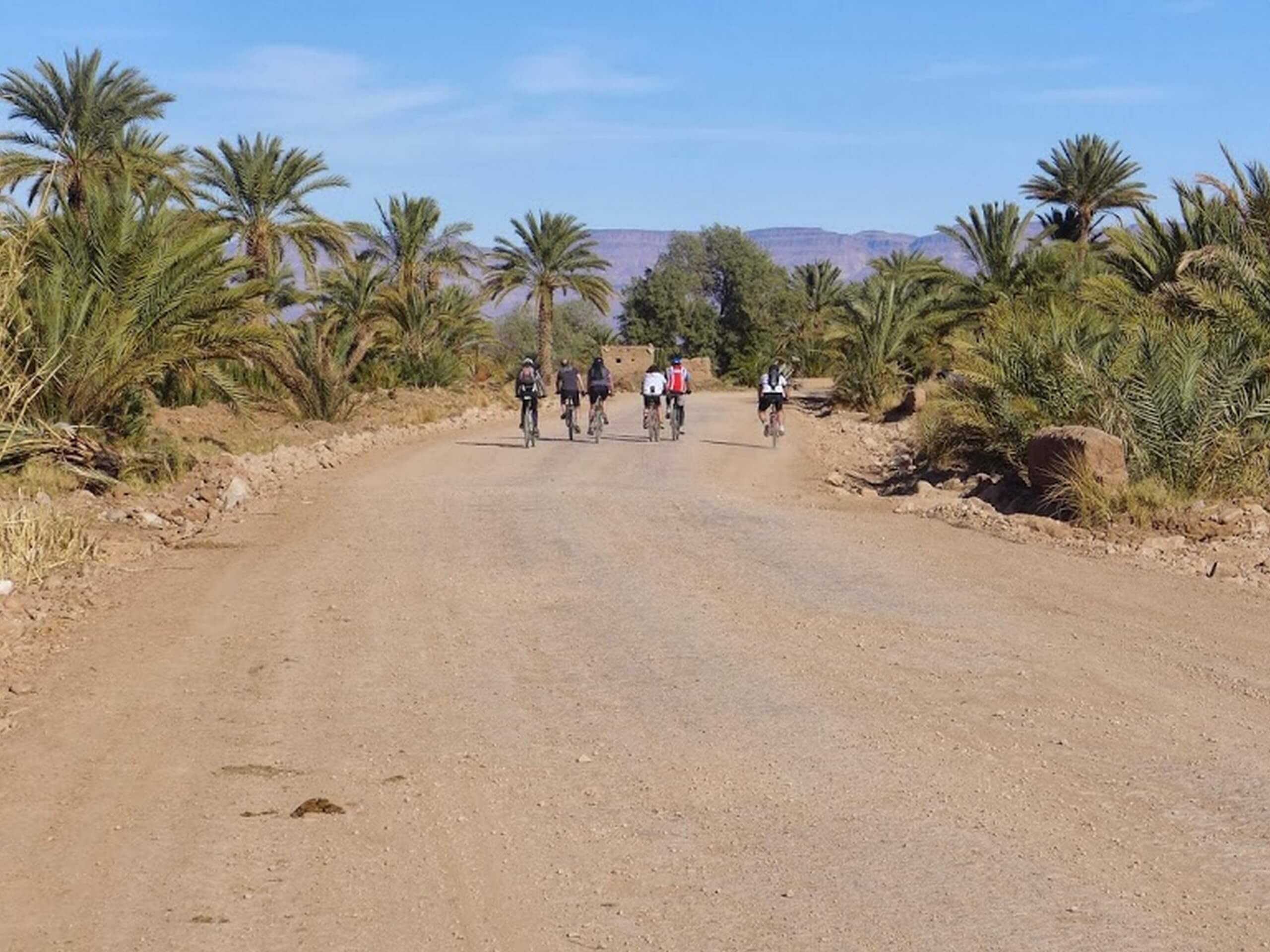 Wide gravel path in Saghro