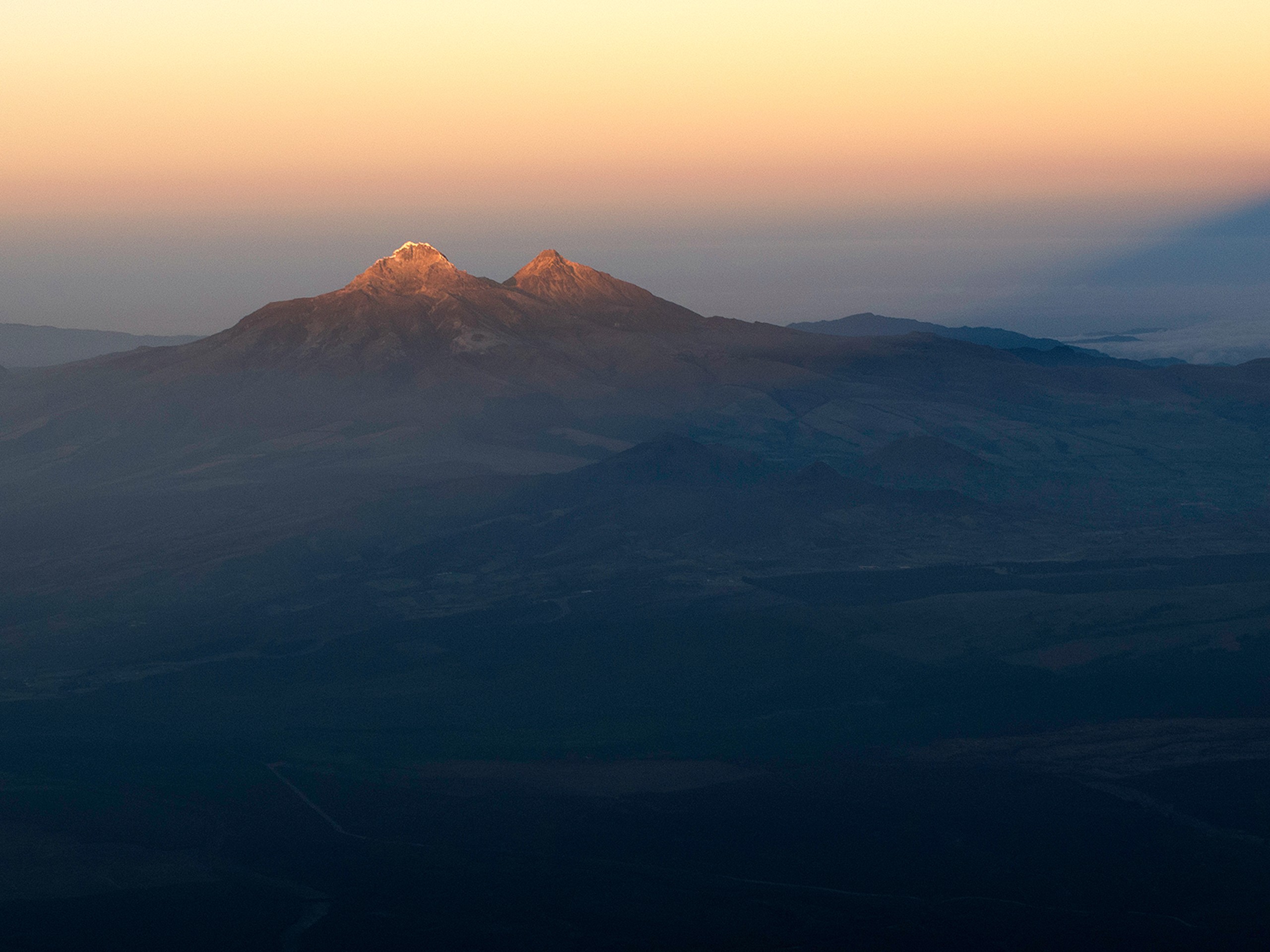 Sunrise on the peaks surrounding Chimborazo