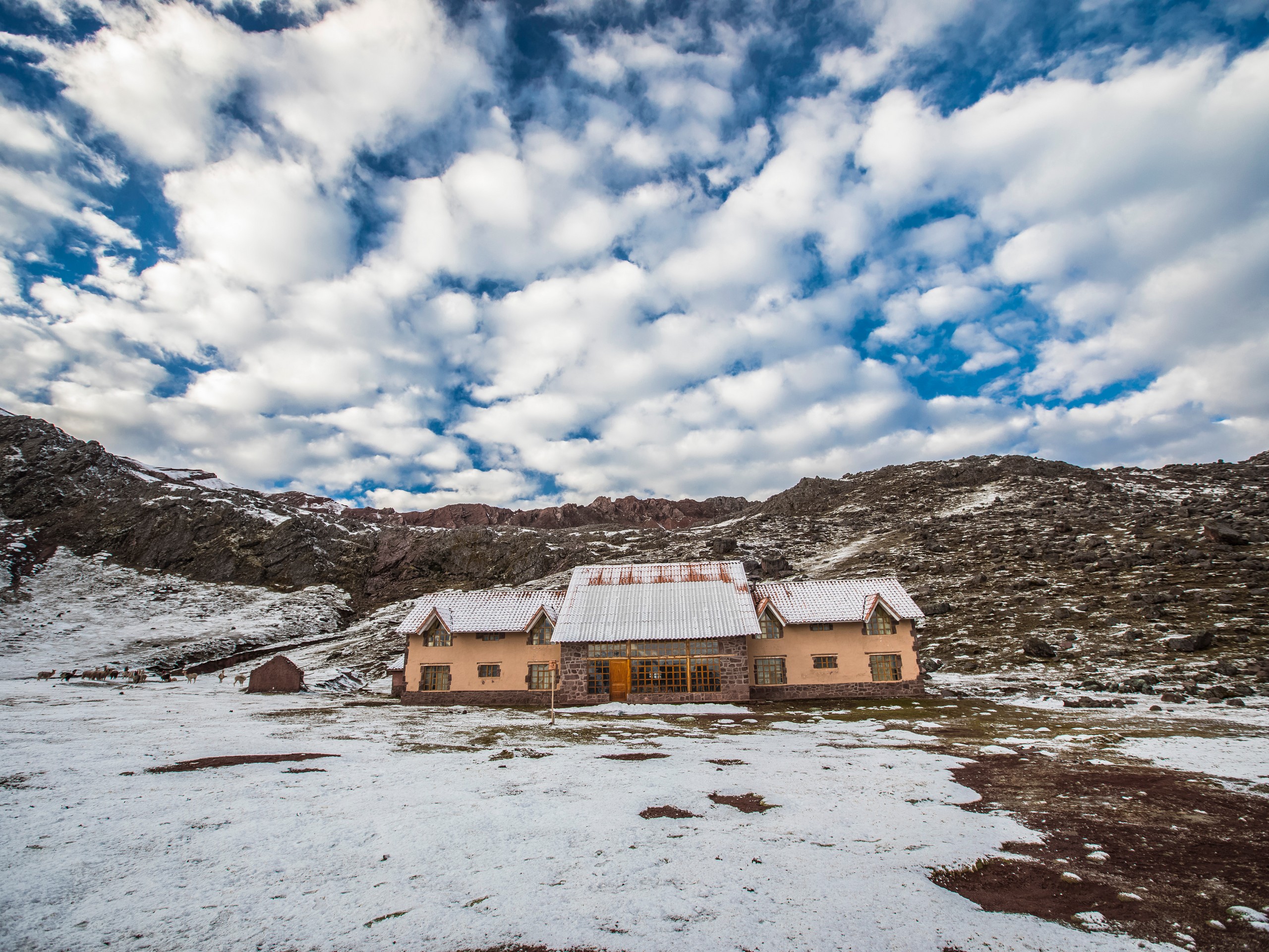 Huampoccocha tambo Lodge in the Peruvian Andes near Cusco