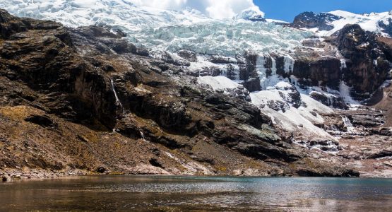 Lodge-Based Trekking in Ausangate