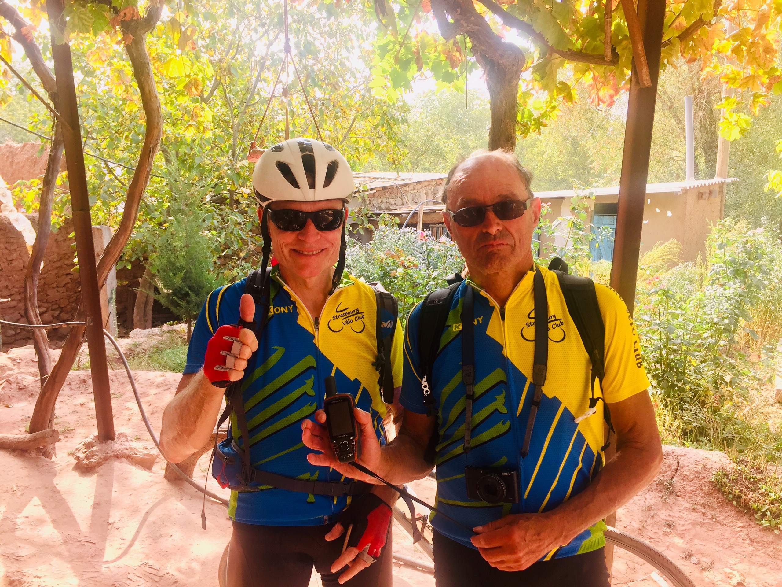 Two cyclists on a guided tour in Uzbekistan