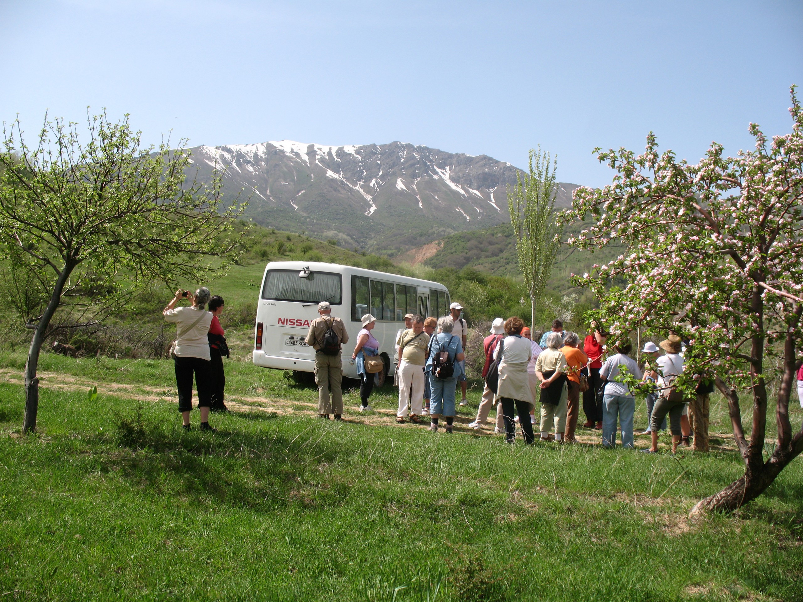 Trekking with a guide in Uzbekistan