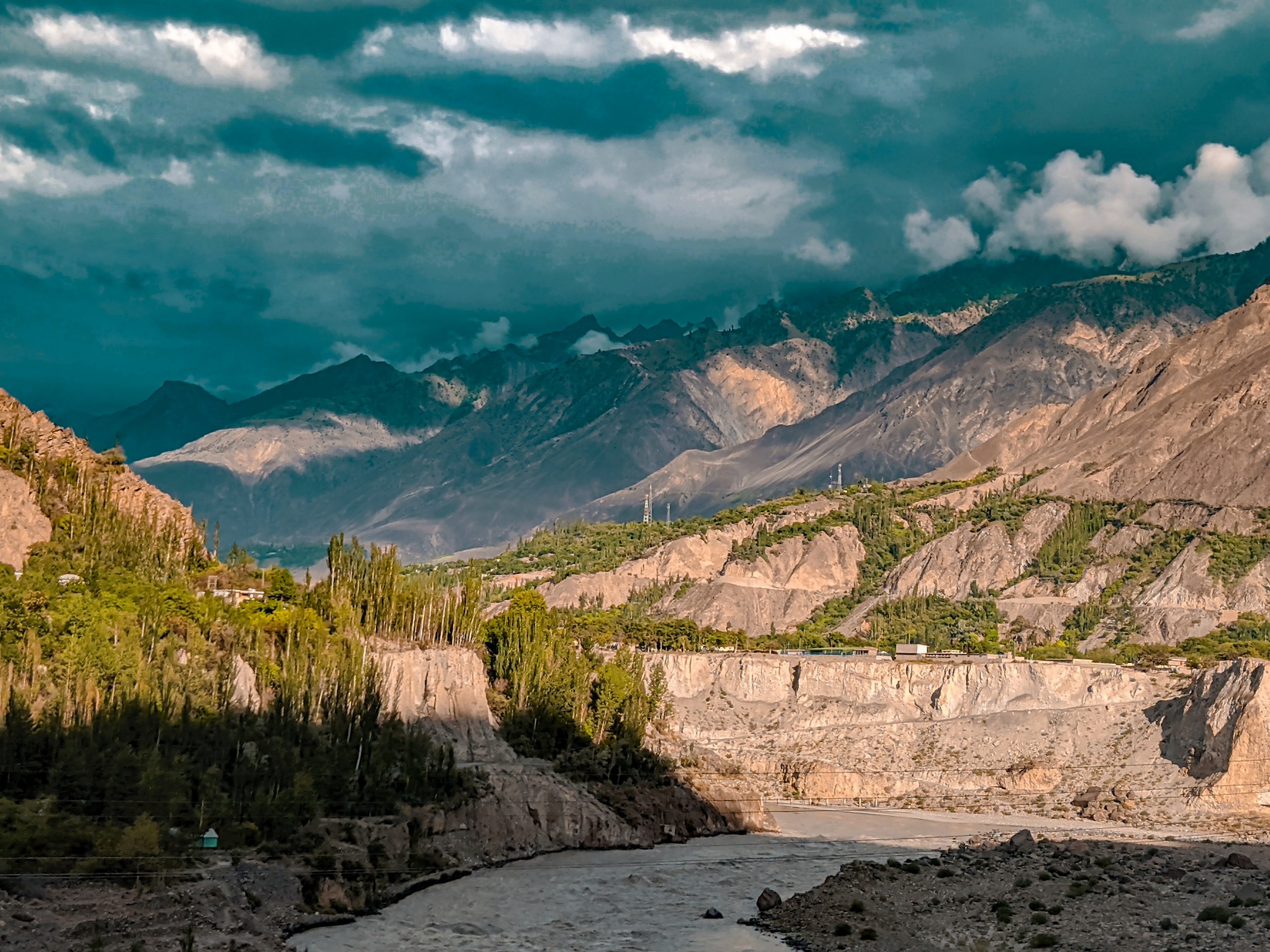Stunning nature views along the highway in Hunza, Pakistan