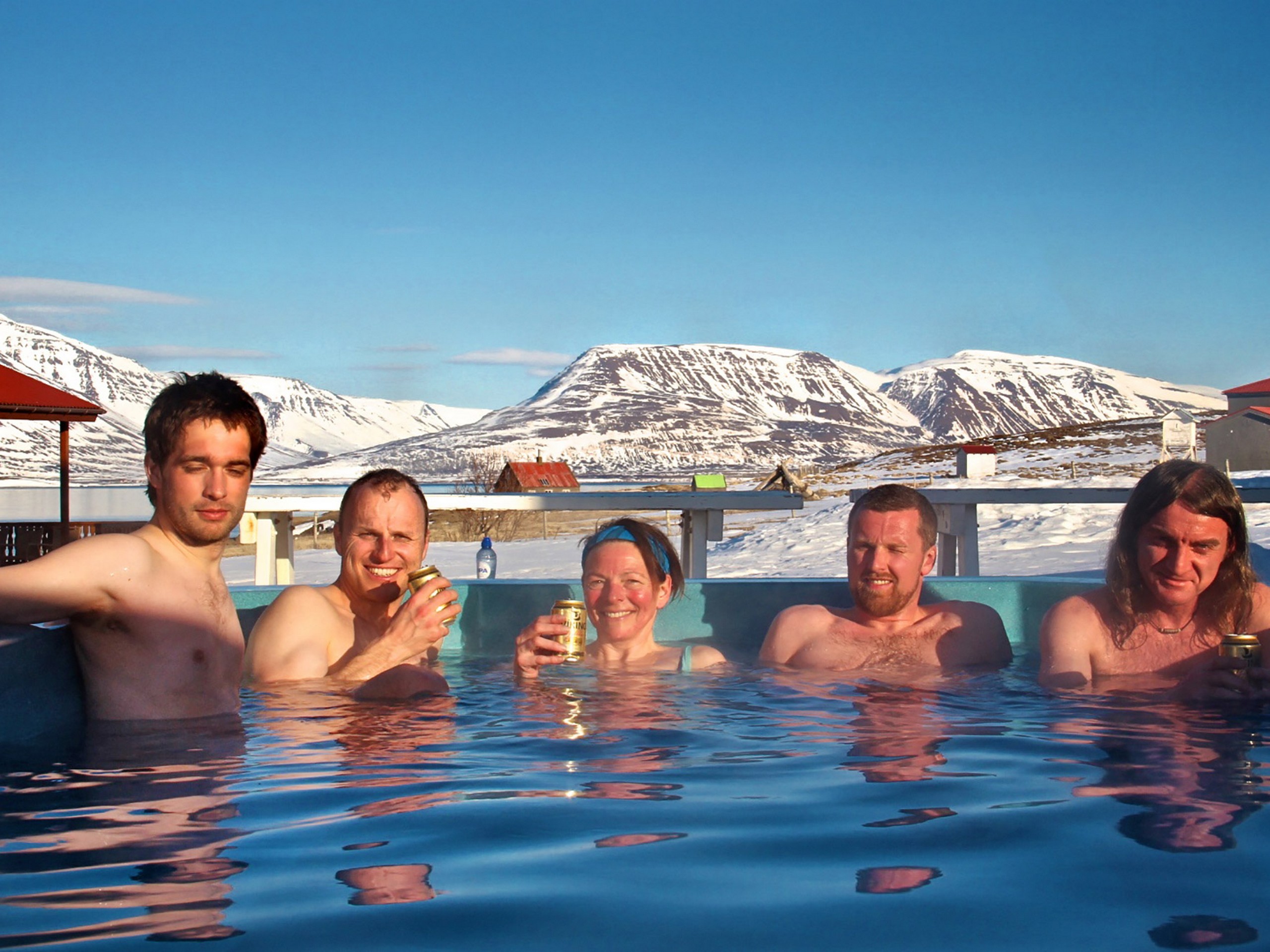 Group of skiers relaxing after a long day of skiing in Iceland - Photo by Jan Zelina