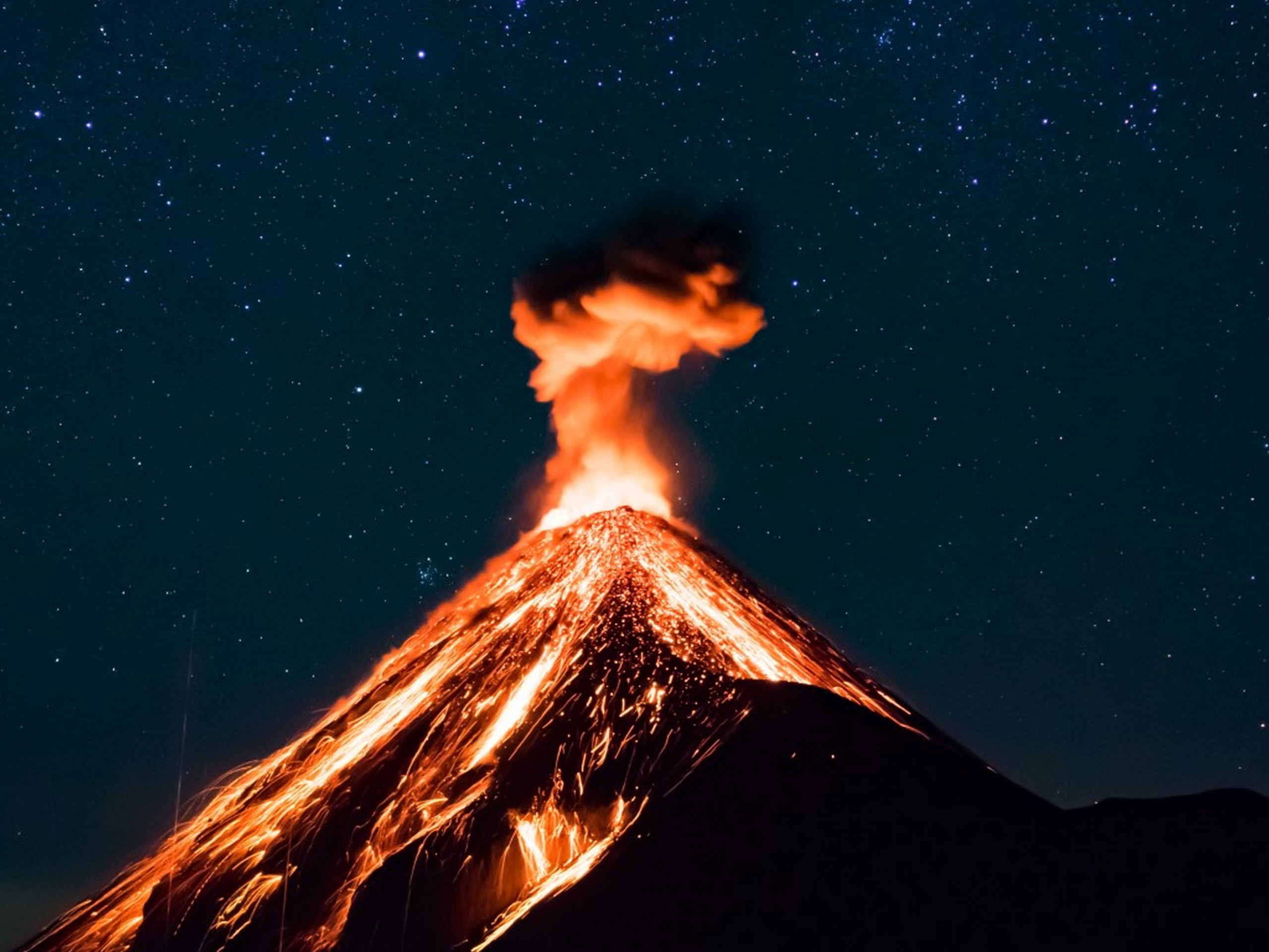 Fuego-Volcano-Eruprtio-Stars