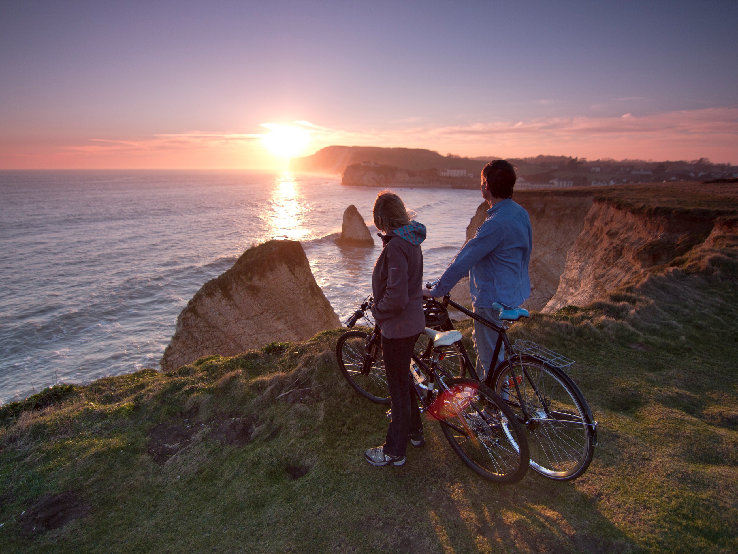 (c)visitisleofwight.co.uk - romantic needles