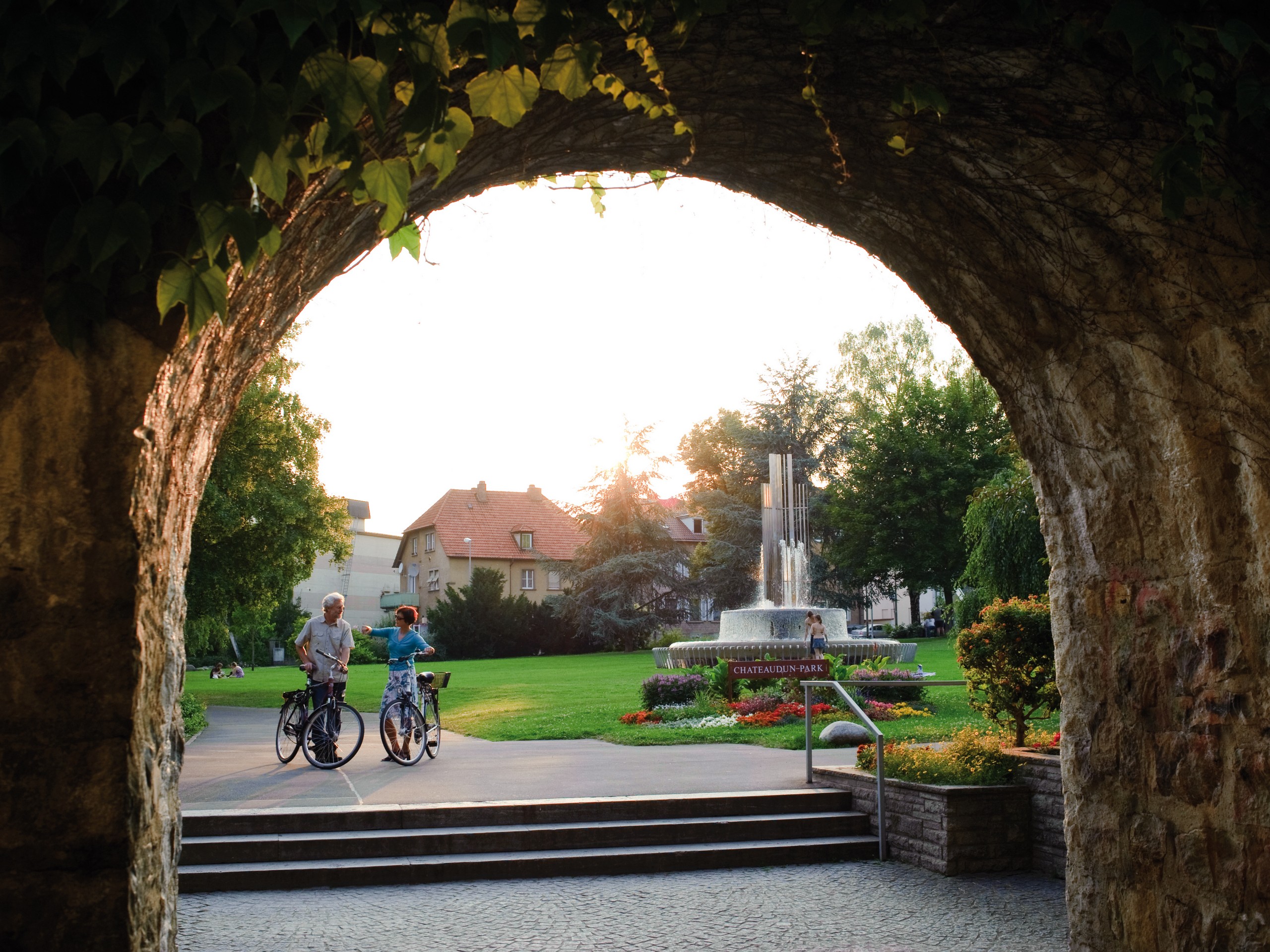 Fränkisches Weinland Schweinfurt Radler beim Theater der Stadt Schweinfurt