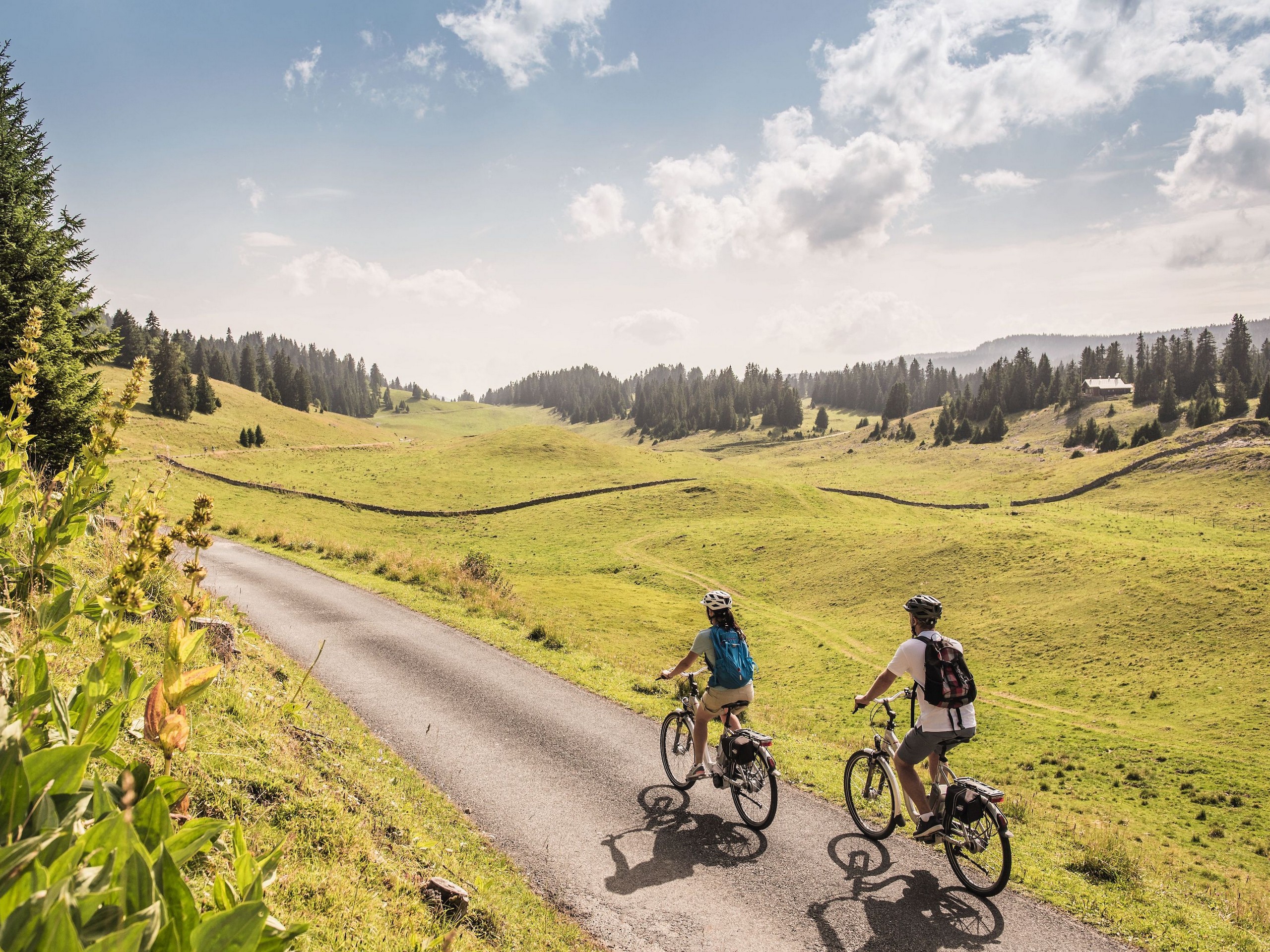 eBiker unterwegs beim Combe des Amburnex im genferseegebiet © Schweiz Tourismus