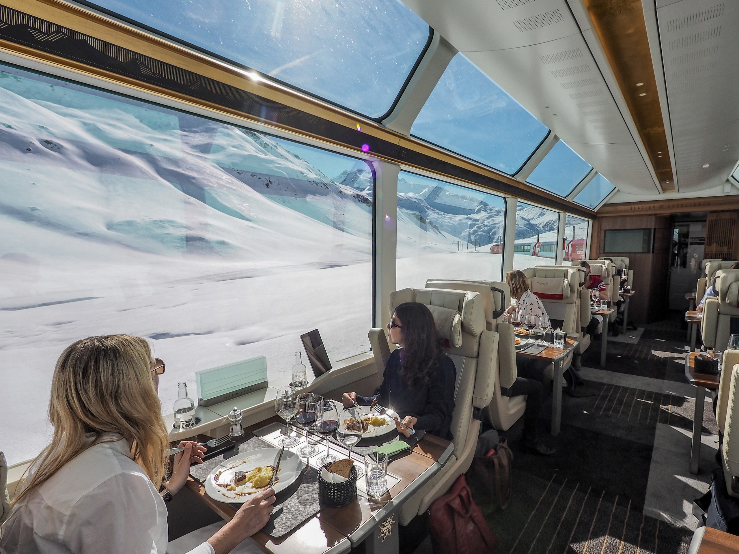 ExcellenceClass_GlacierExpress © ©Matterhorn Gotthard Bahn_Peter Hummel