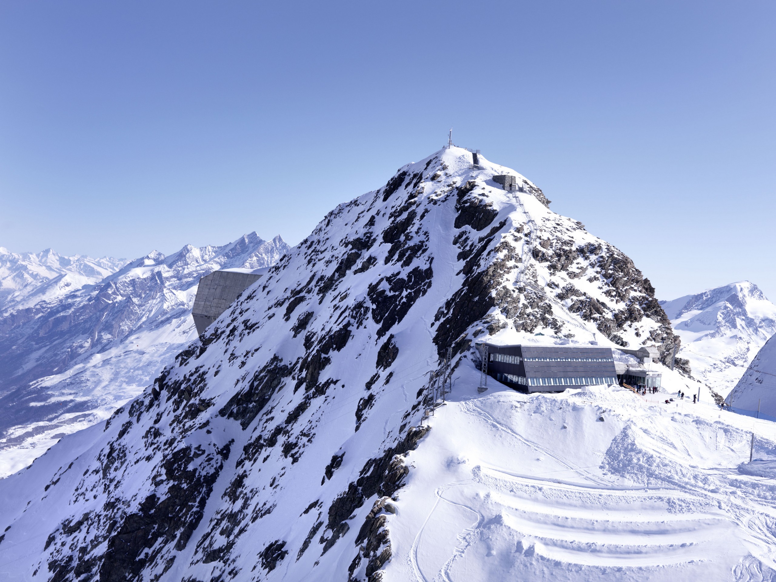 Restaurant Matterhorn glacier paradise Aussenansicht © Zermatt Bergbahnen AG