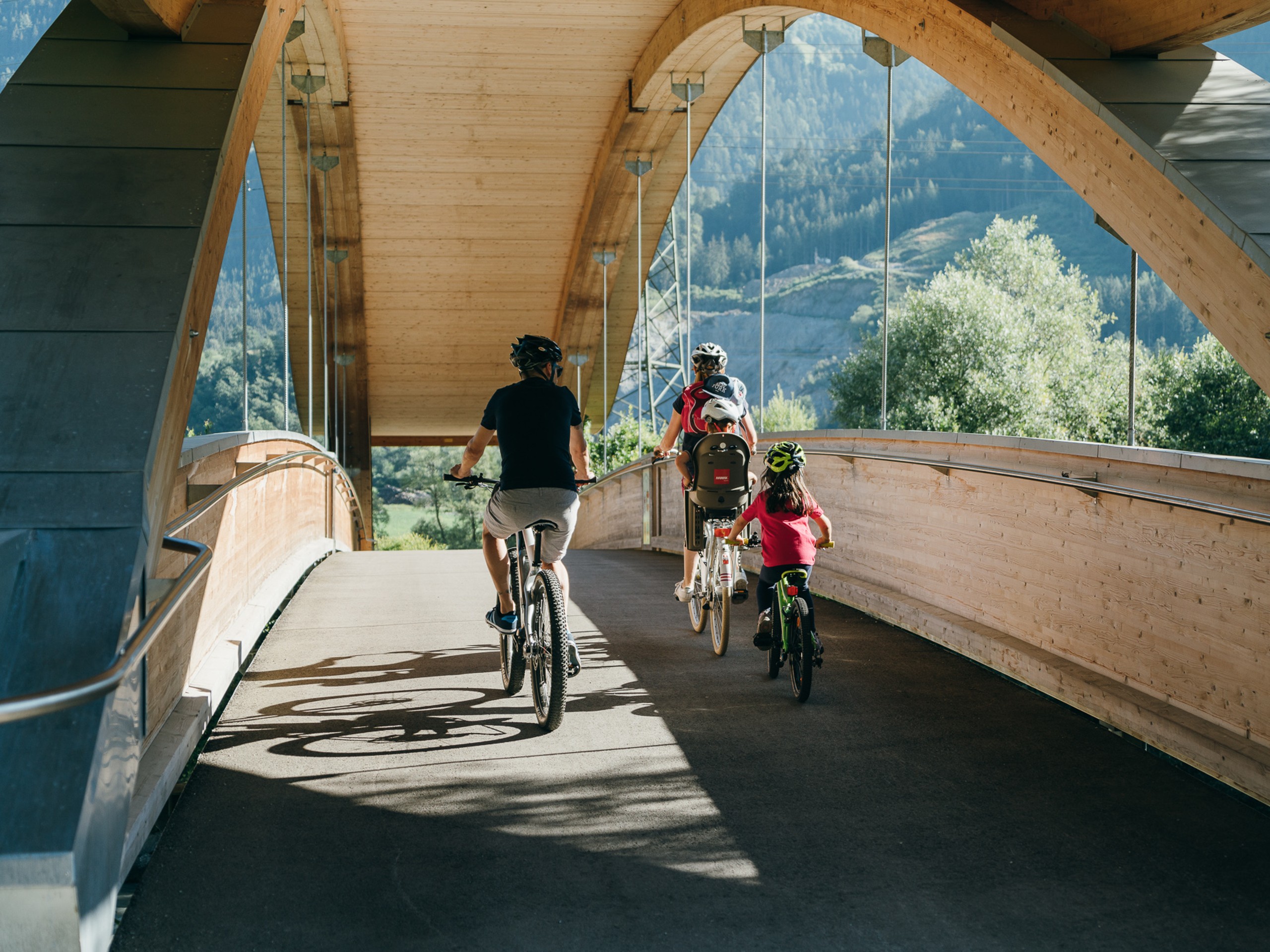 Cycling with a family on Drau cycle path