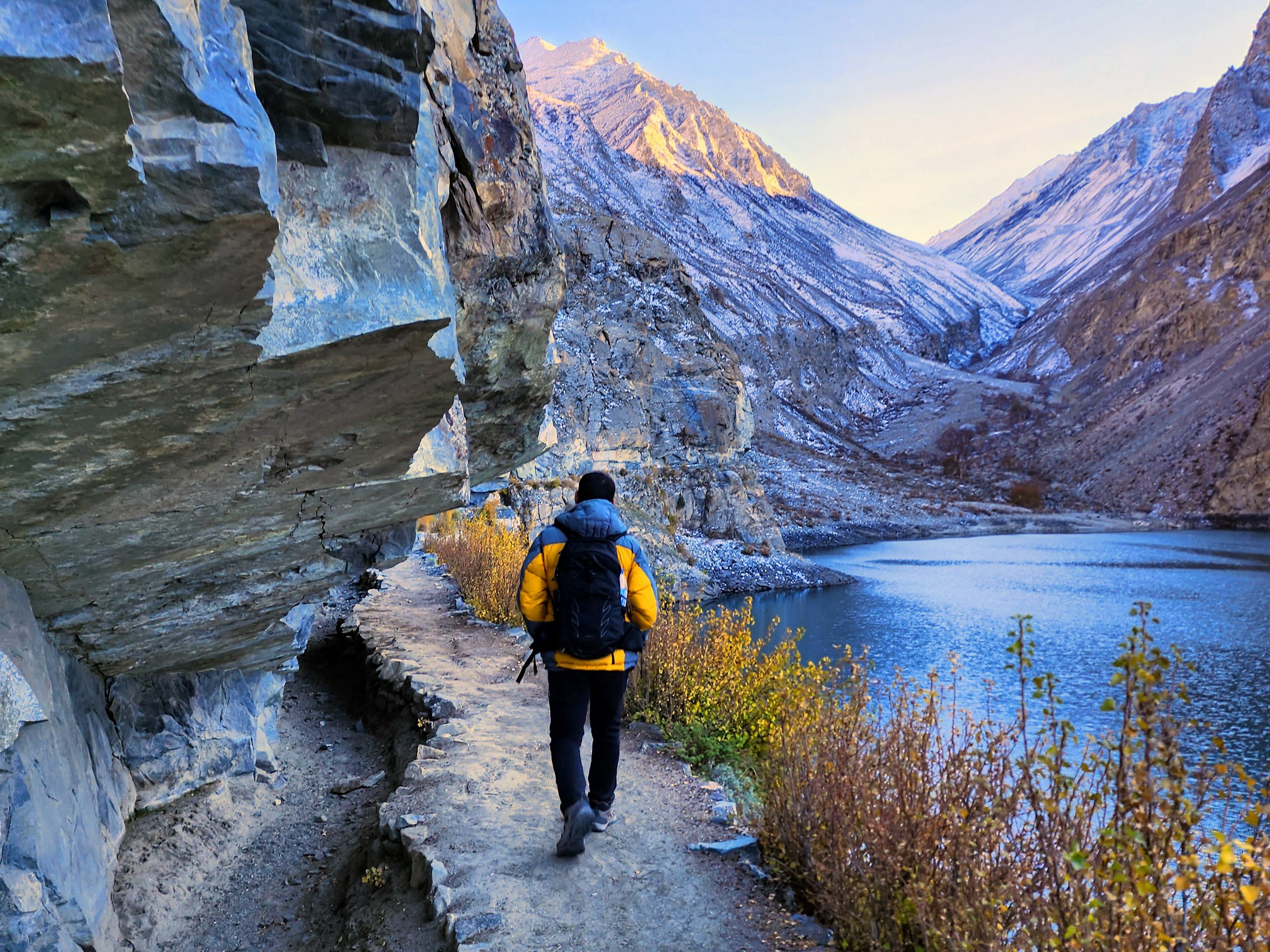 Kharfaq Lake hike in Pakistani Mountains