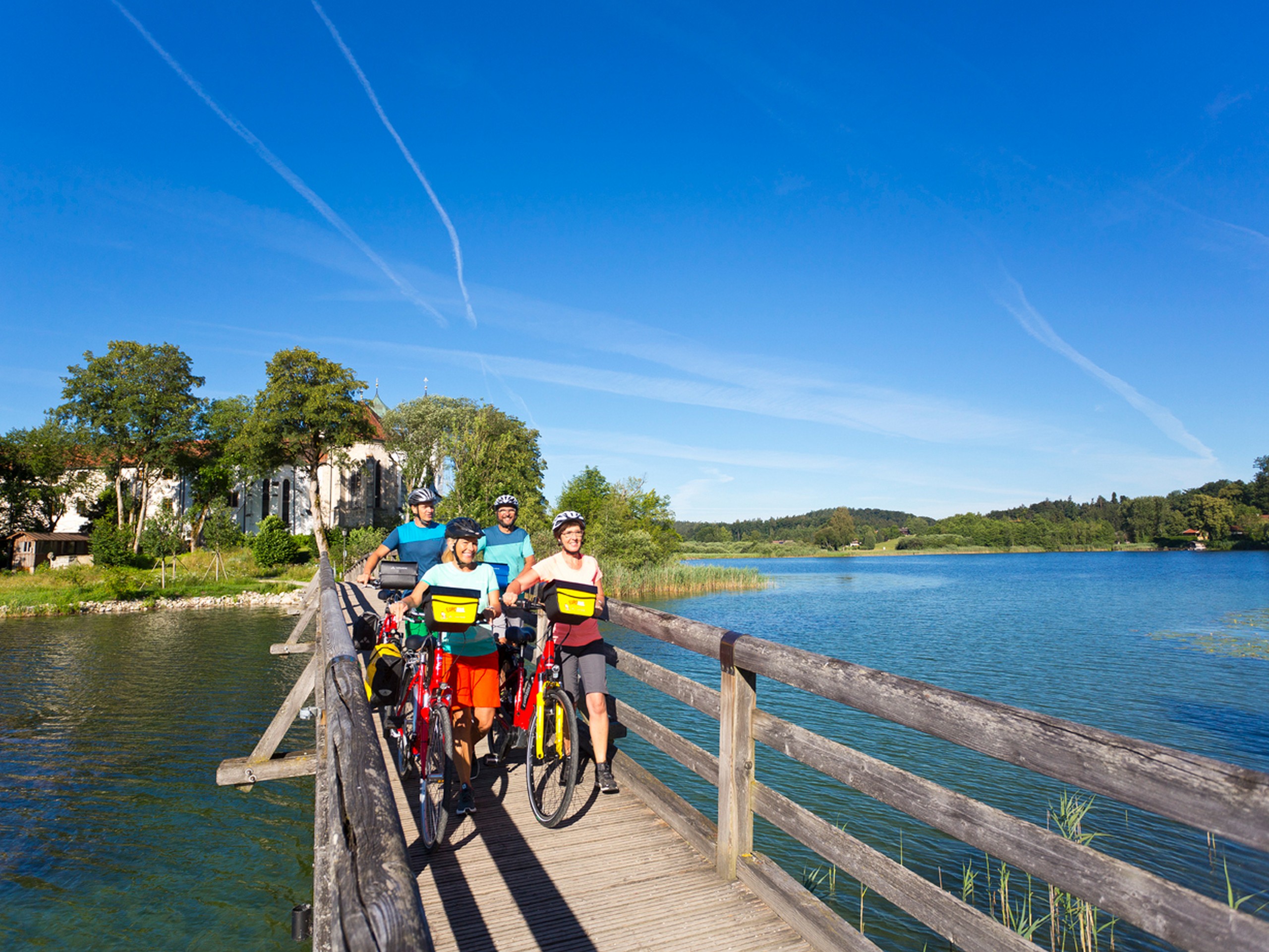 Stopping on a panton while near a lake in Upper Bavaria