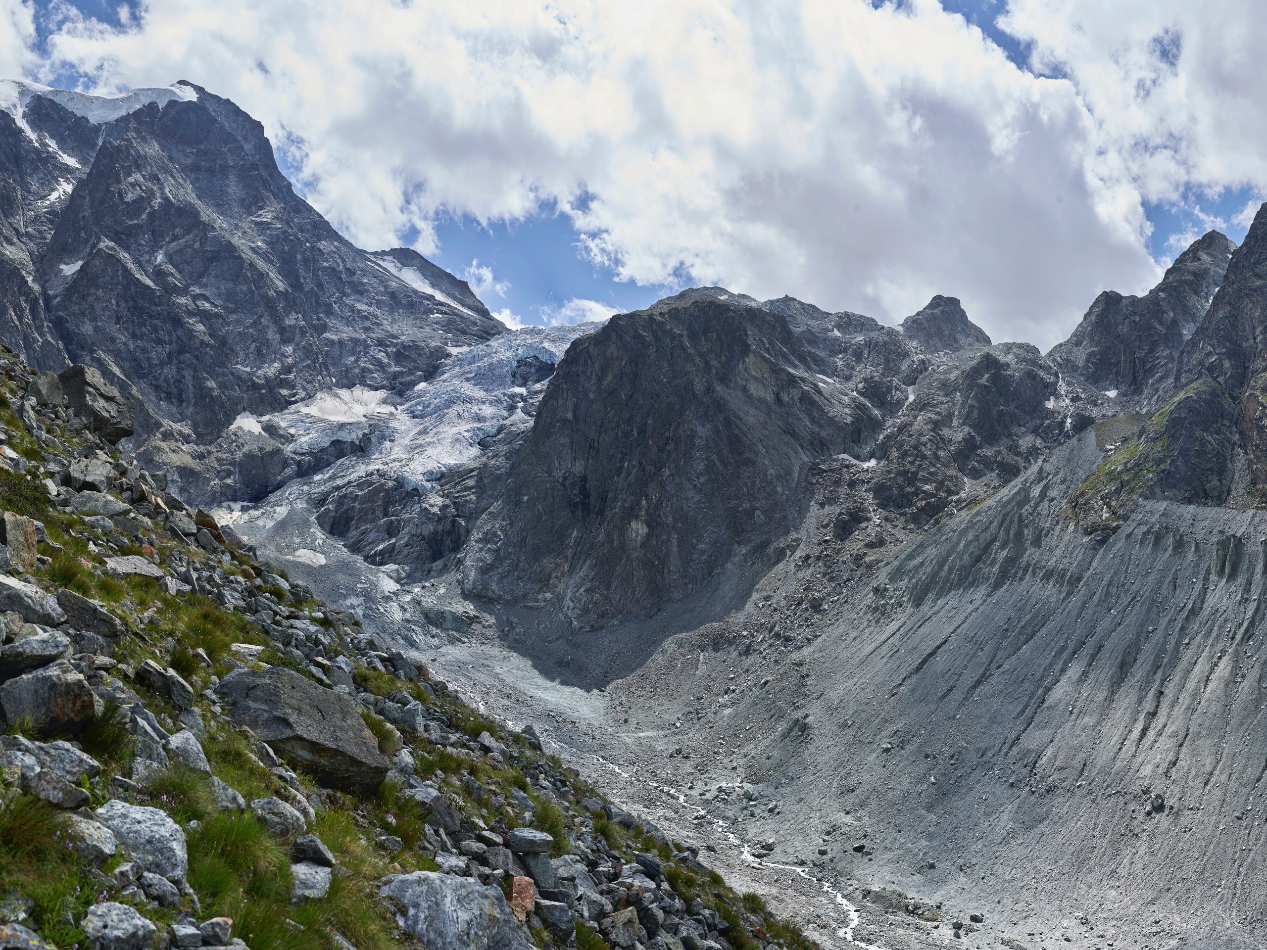 Stunning Arolla Glacier as seen from the above