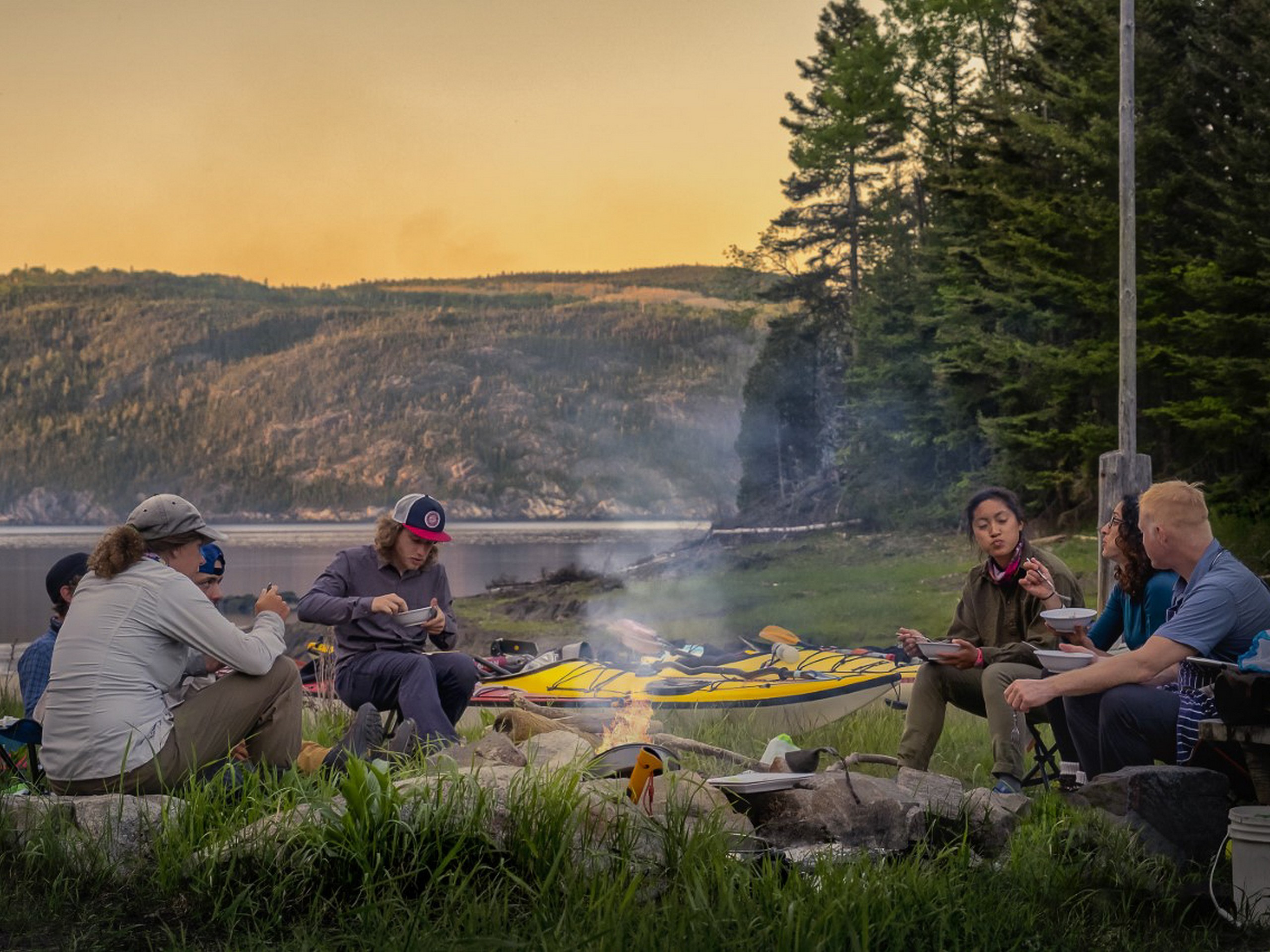 Fireplace lunch near a fjord in Quebec