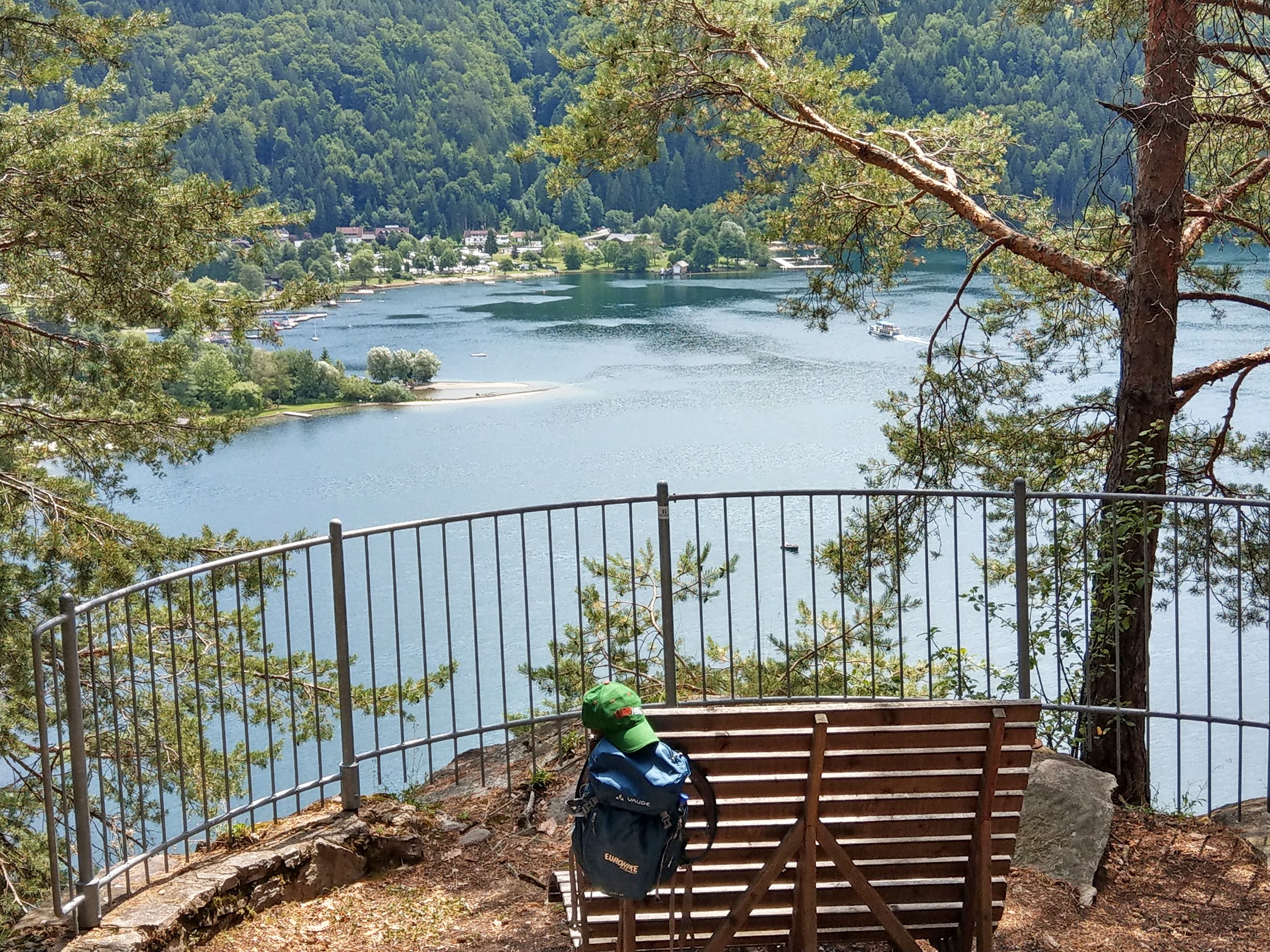 Small overlook towards the Ausbluck See