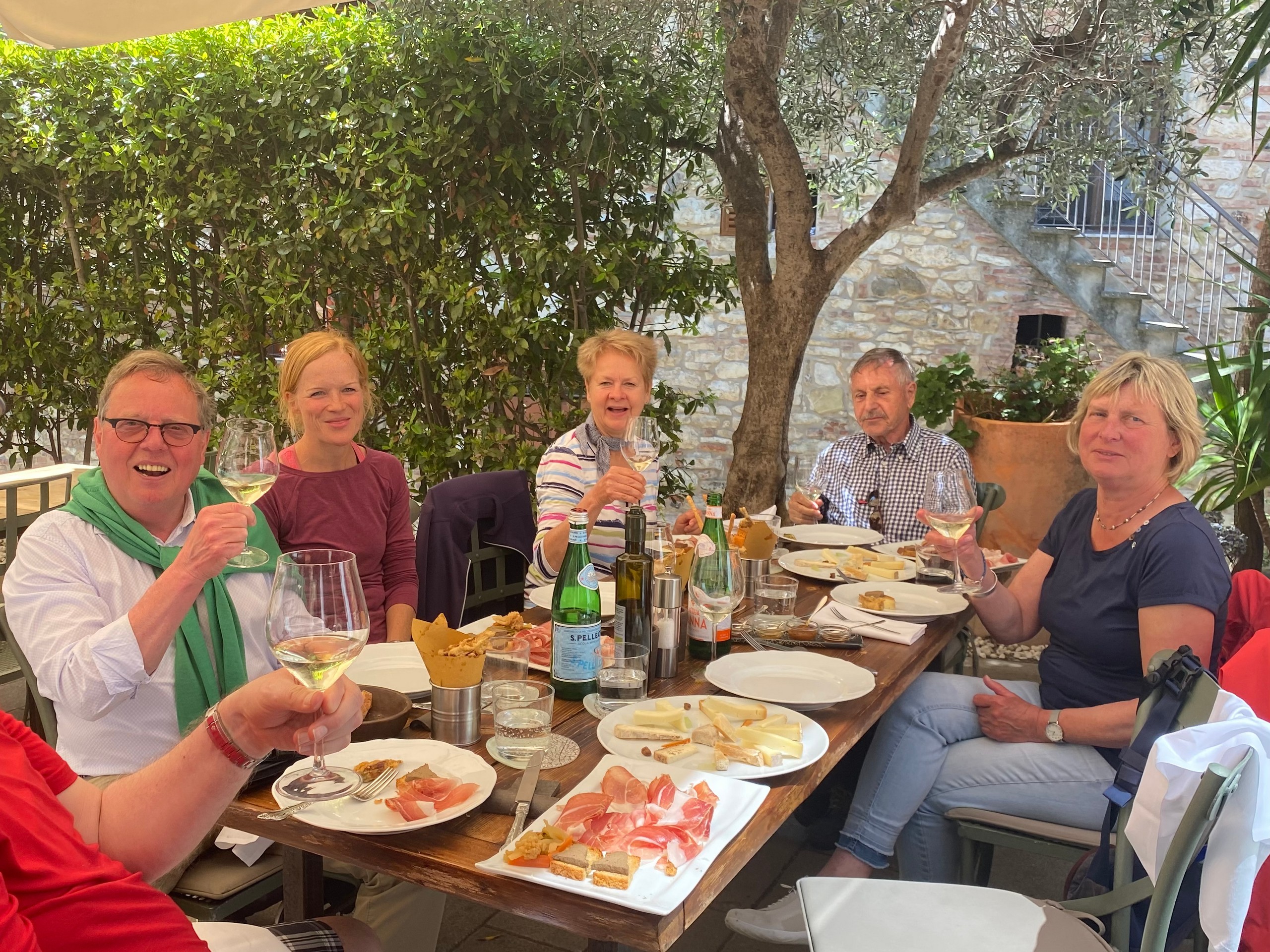 Group enjoying Italian lunch in Tuscany