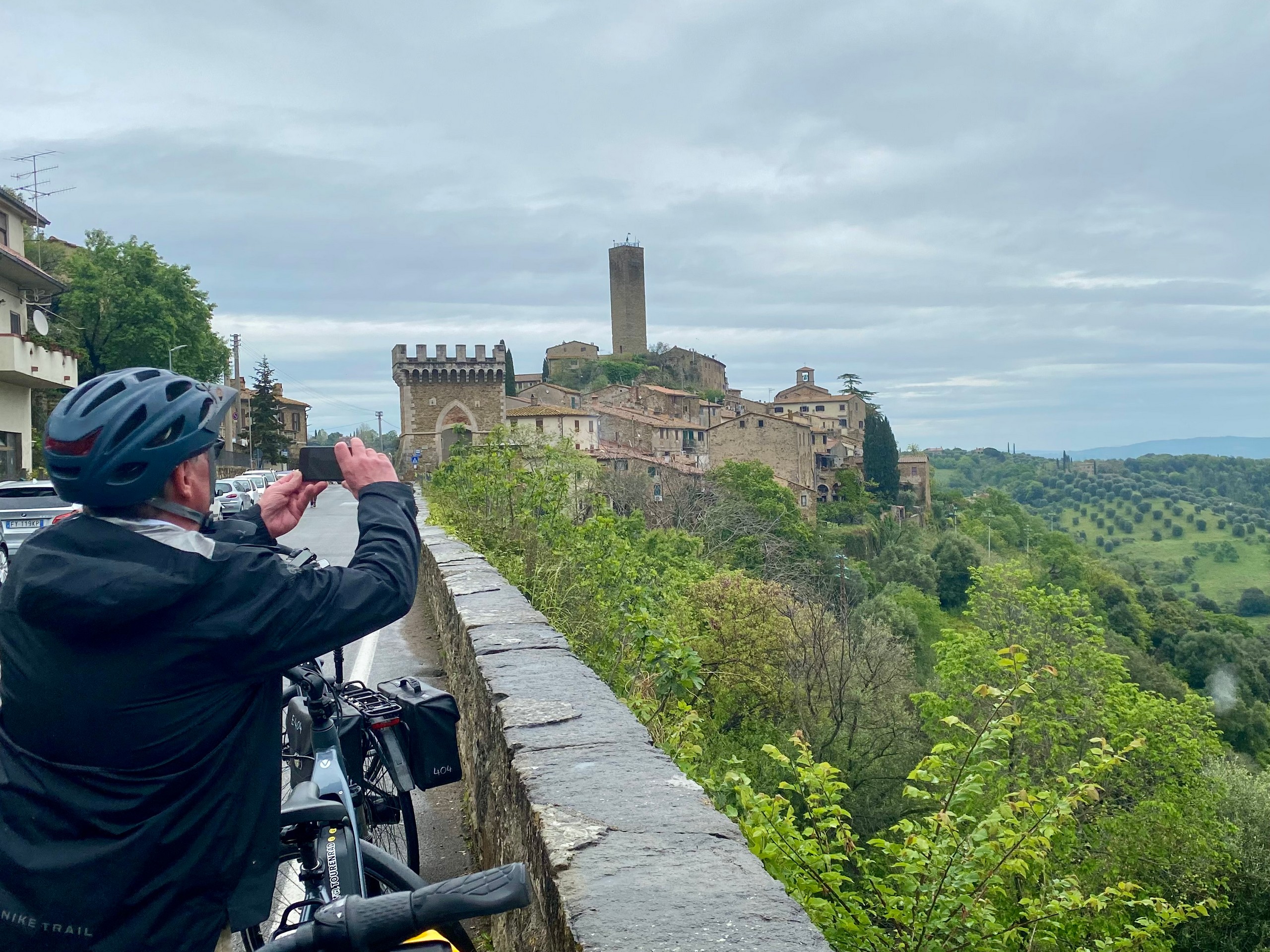 Cyclist taking images of the beautiful Tuscanian fortress