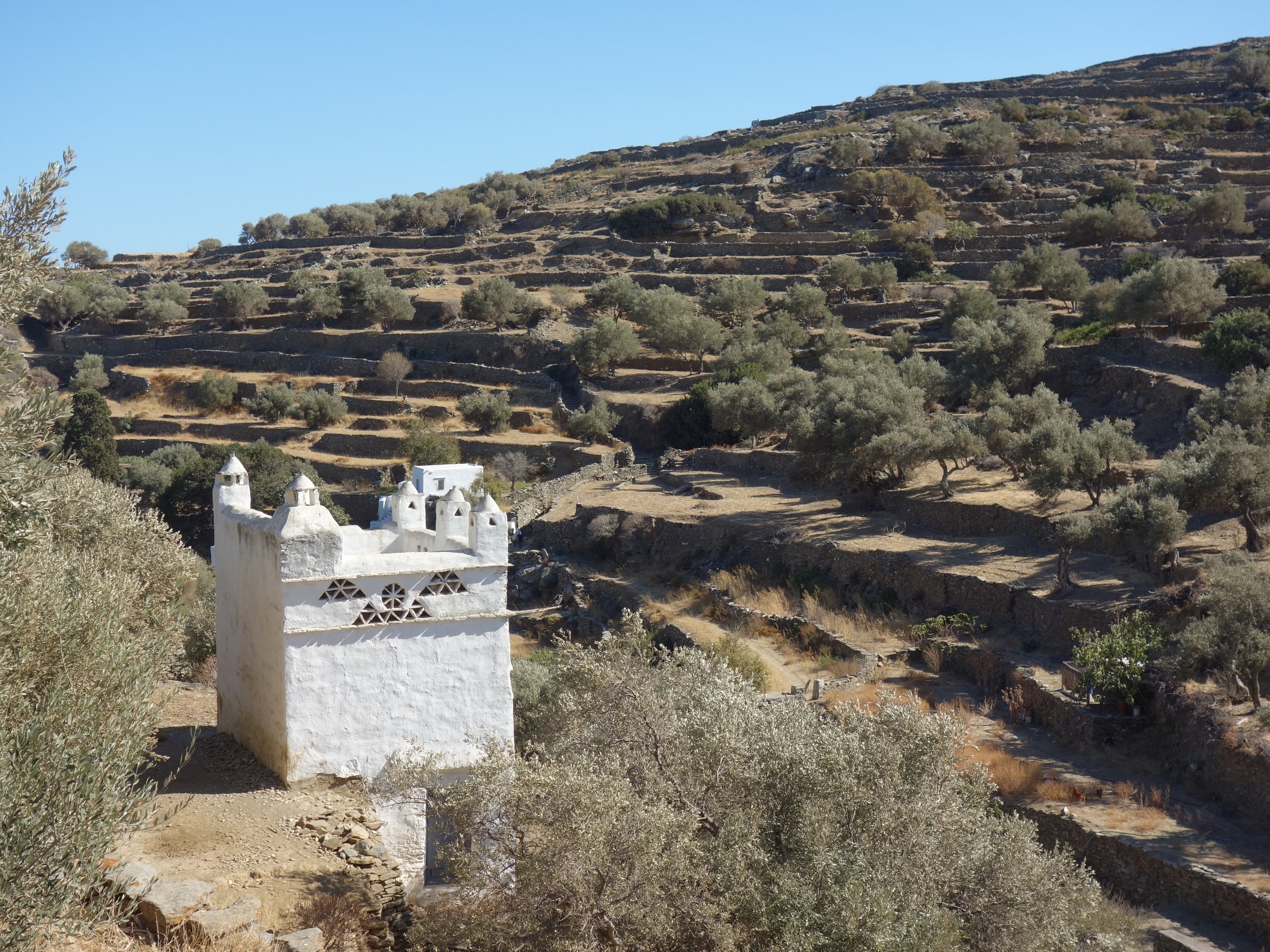 Dovecote at the edge of the path n°3 in Exambela, Sifnos
