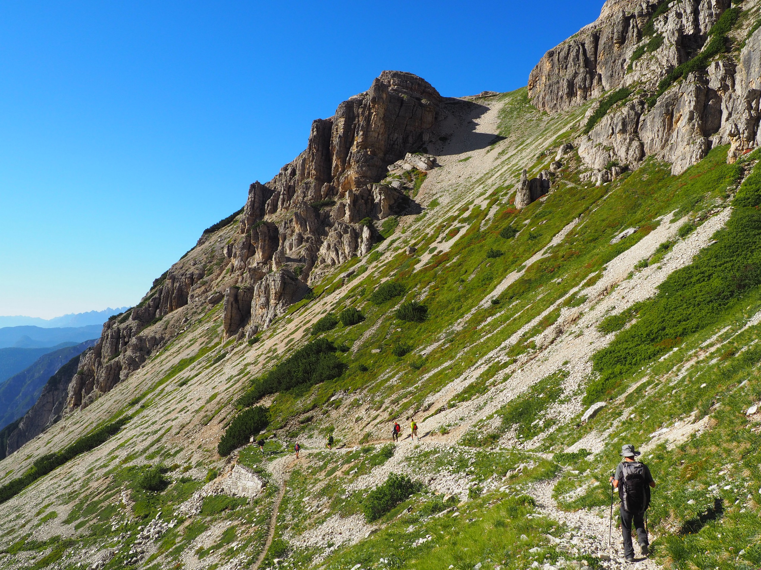 Hiking trail n°1104, near the Auronzo shelter