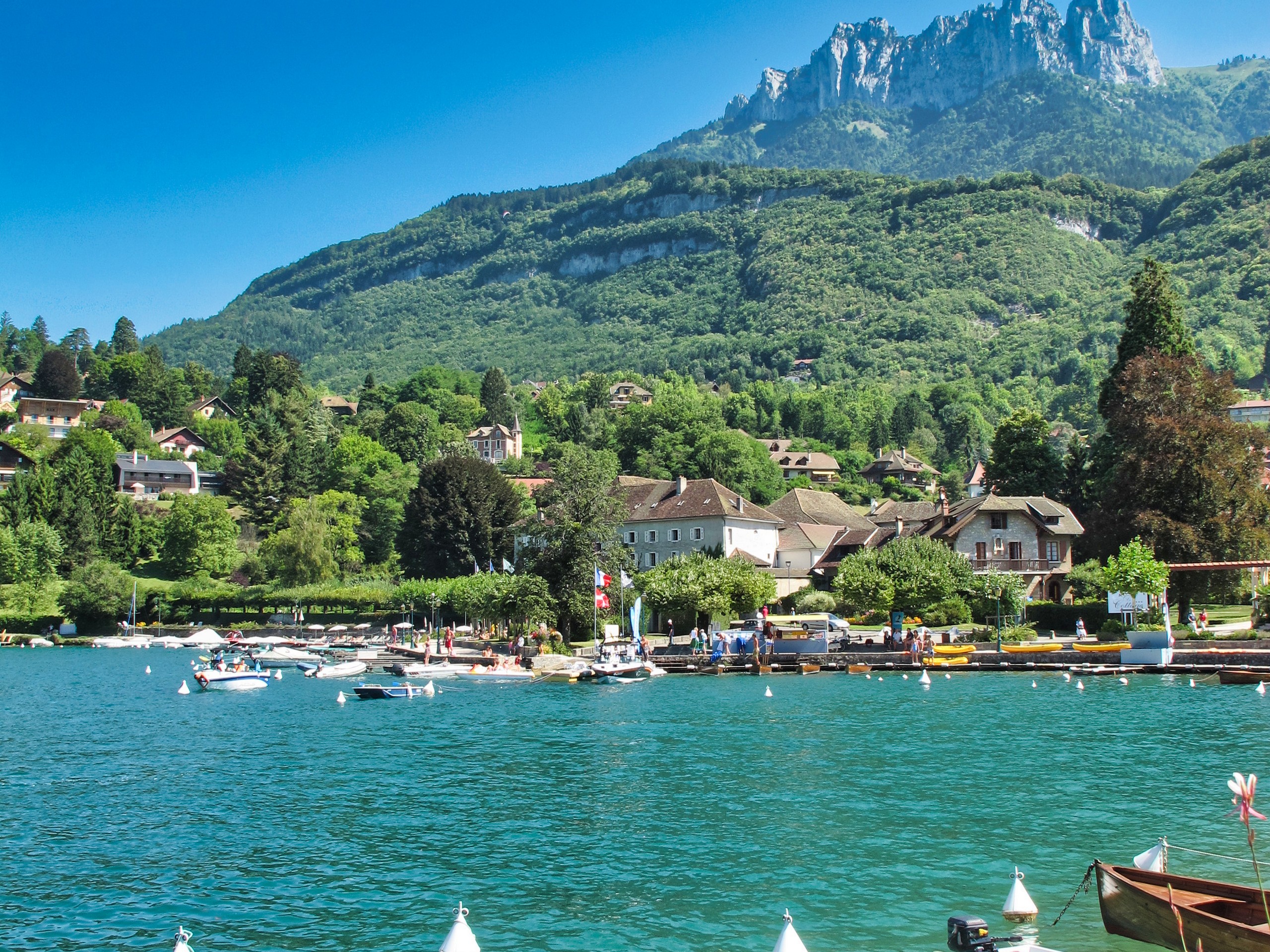 D7 - Talloires, lake and mountains - Aravis - Alpes © Jean Claude Praire