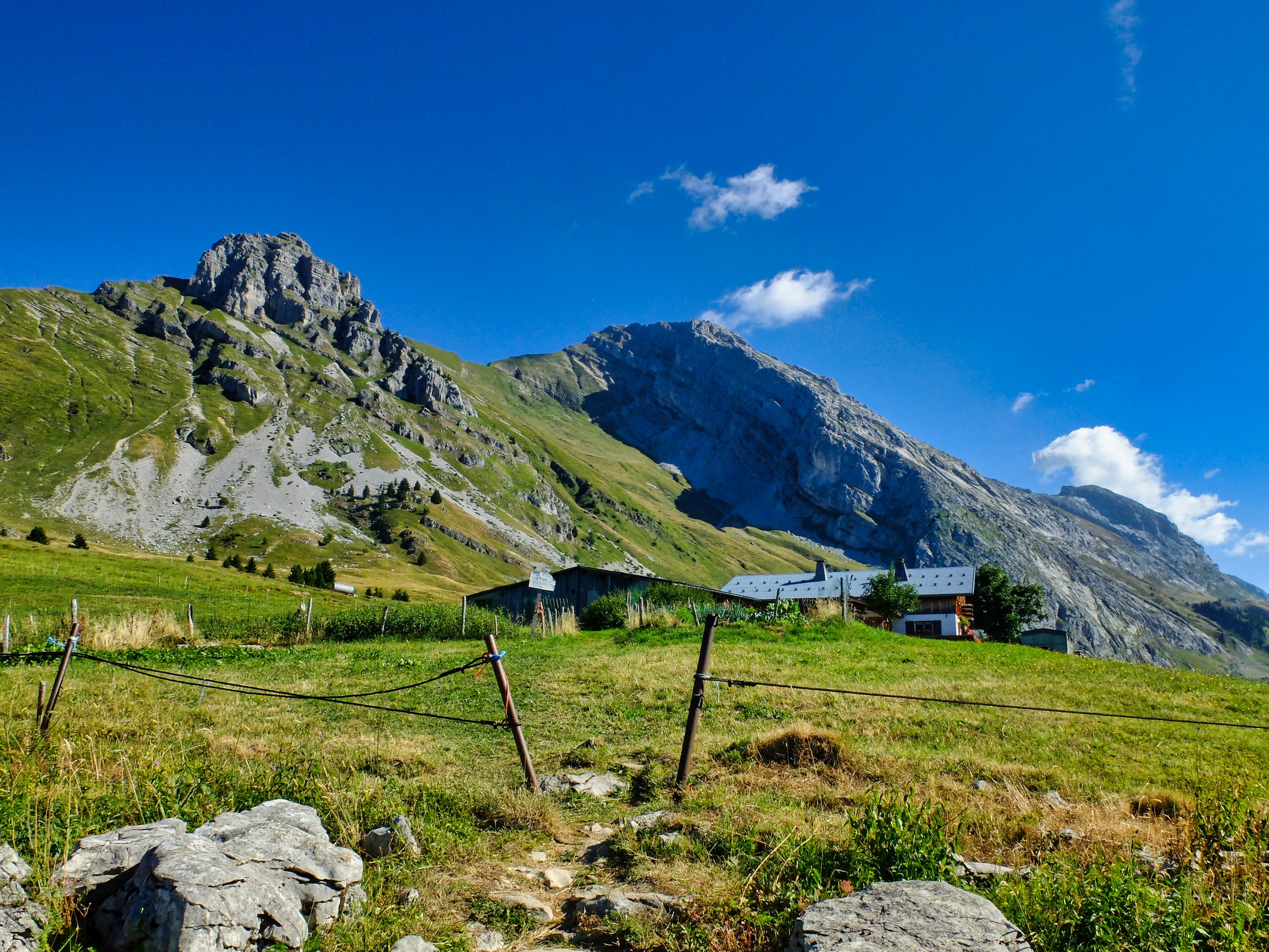 D3 - Moutain loghouse above the Chinallon village © Thomas Praire