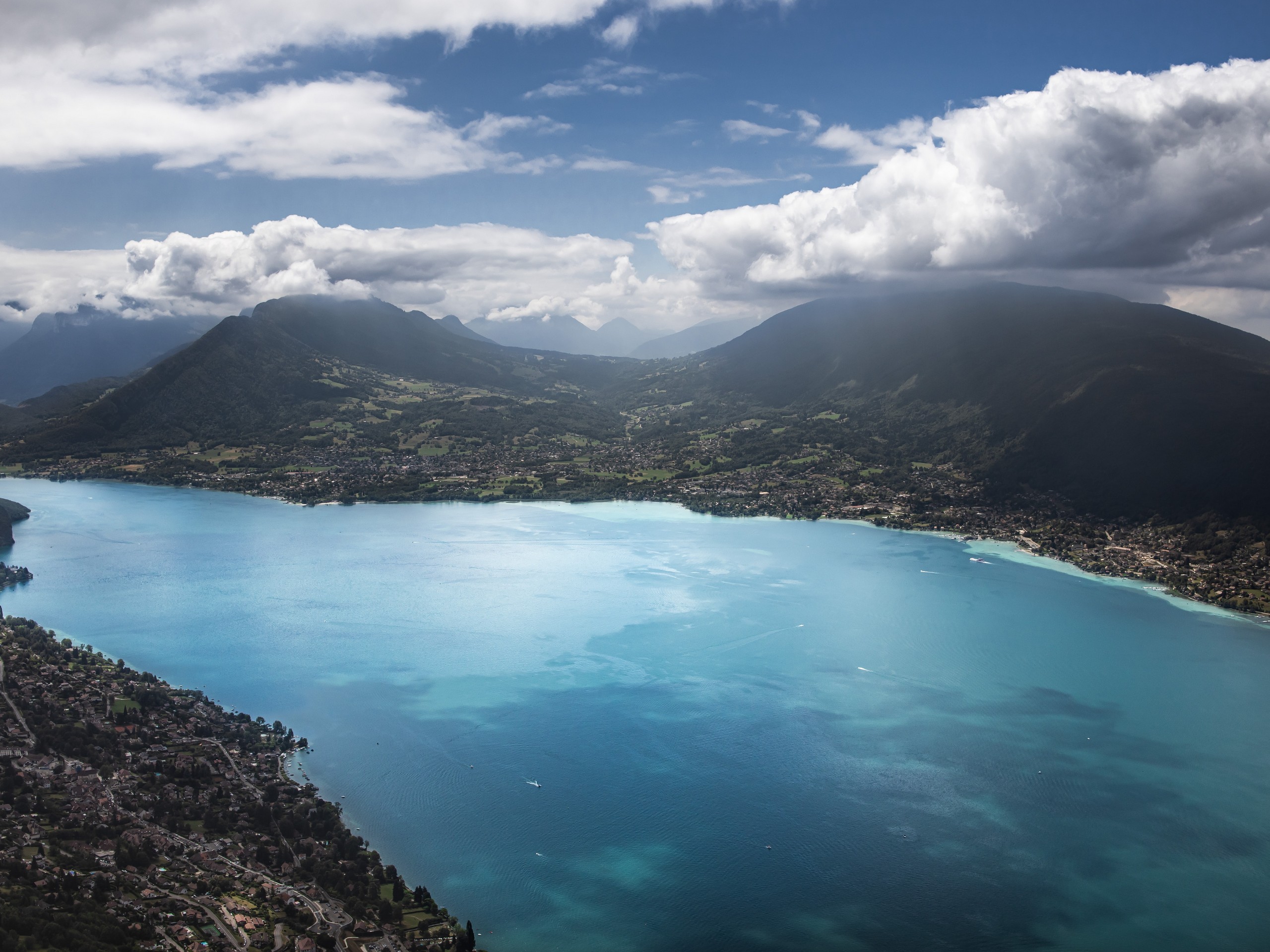 Annecy Lake - Alpes © Artur d -unsplash