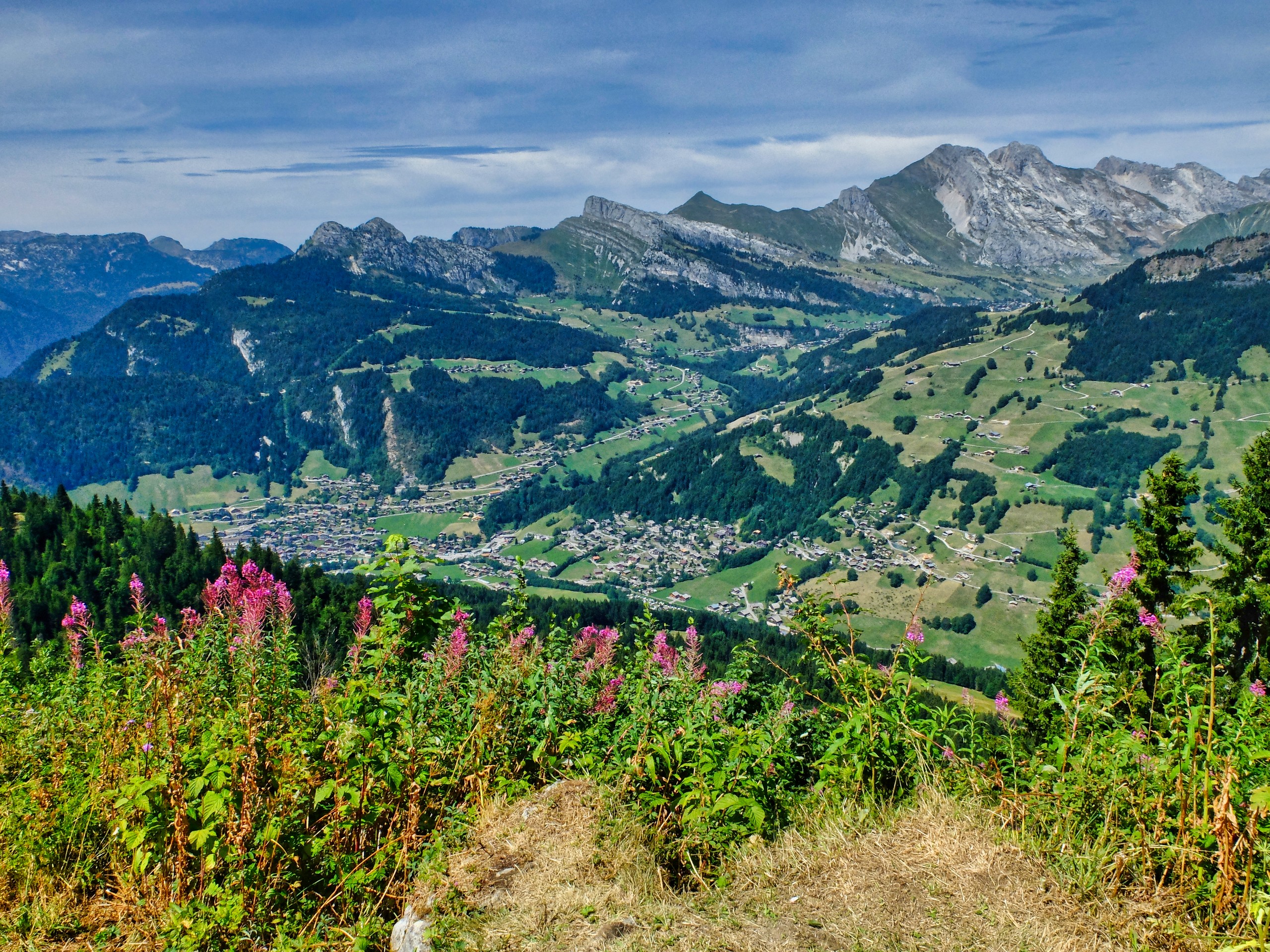 La Cluzas village scenary from the Danay © Thomas Praire