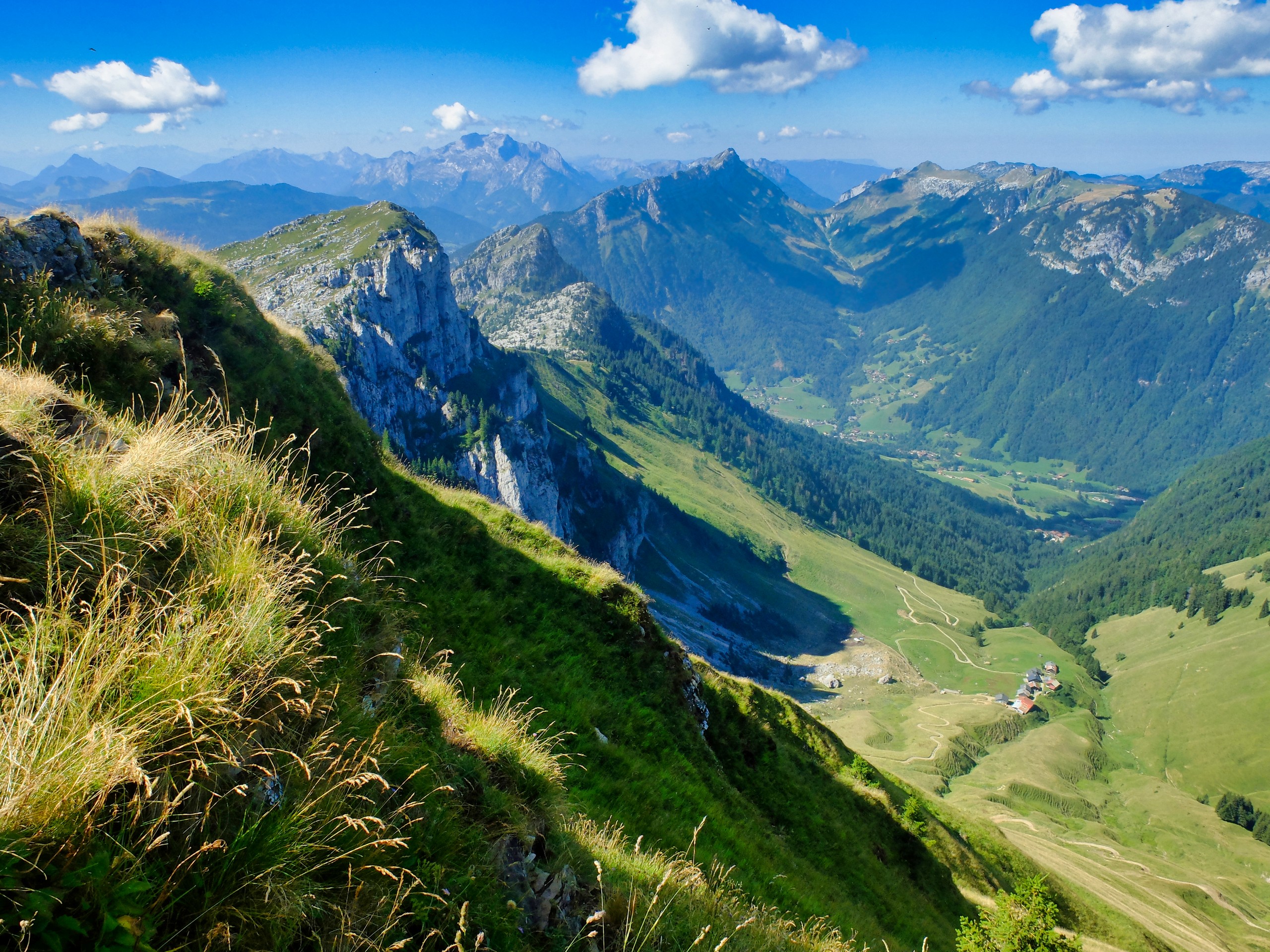 D4 - View from the top of the Aiguille Verte 2 - Aravis - Alpes © Thomas Praire