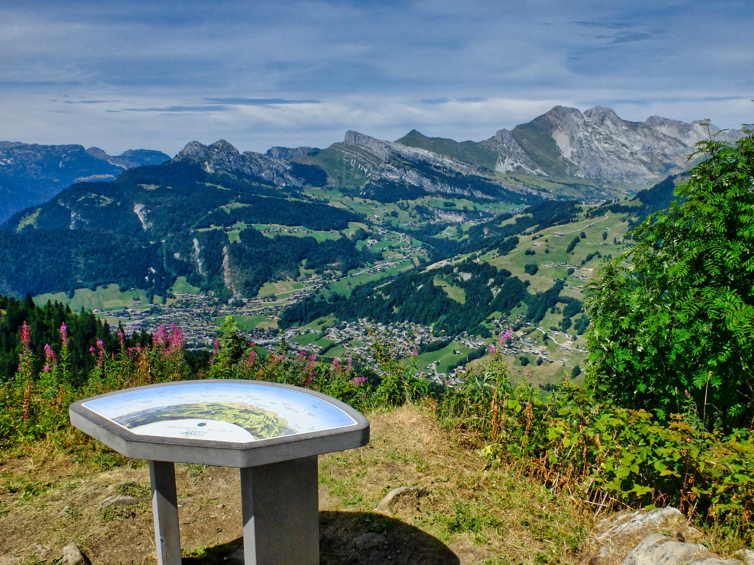 D2 - Orientation table at the top of the Danay - Aravis - Alpes © Thomas praire