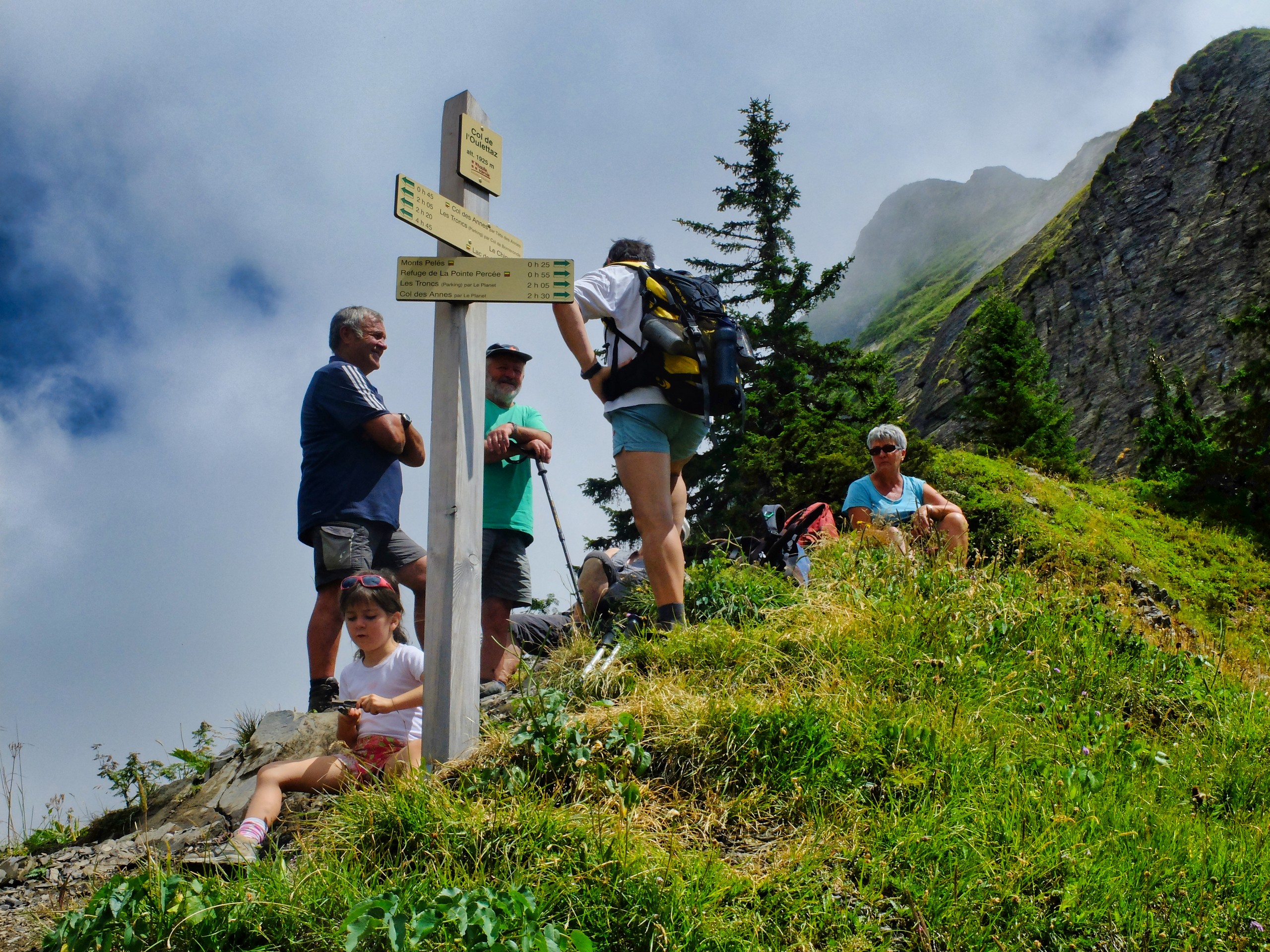 D3 - Hikers at the Oulettaz pass - Aravis - Alpes © Thomas Praire