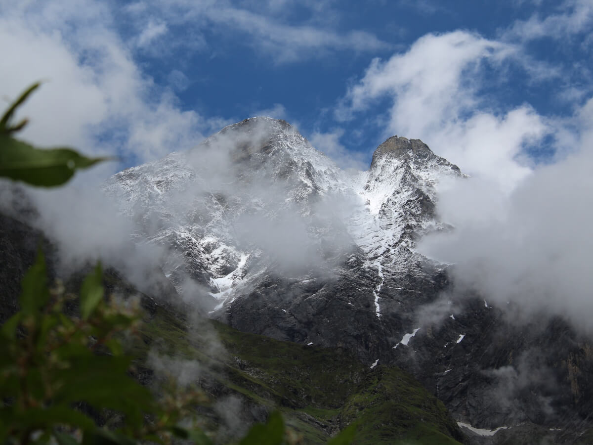 Mystical Valley of Flowers Trekking Tour-1