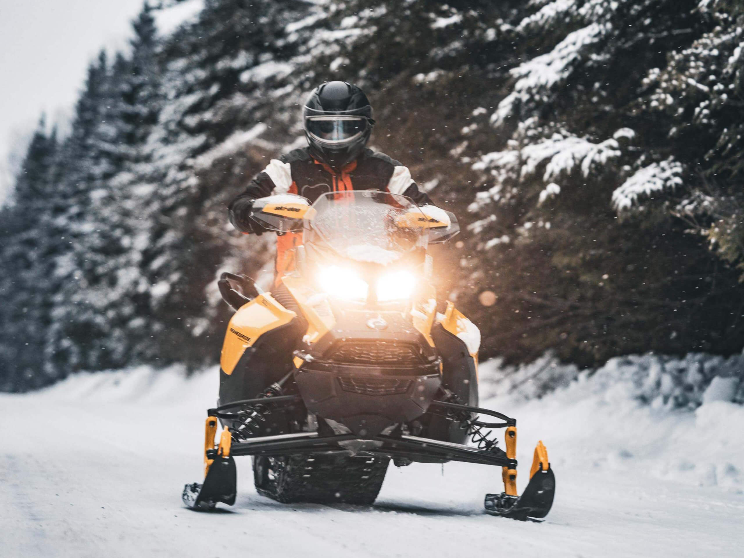 3-Day Snowmobile Tour in Laurentians-1
